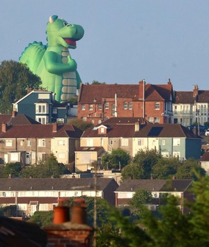 dragon_balloon_bristol_001.jpg