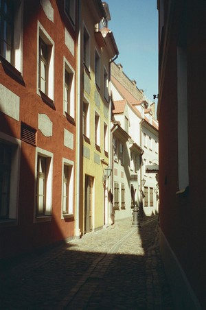 krisjanis_kazaks--cobblestone_street--unsplash.jpg